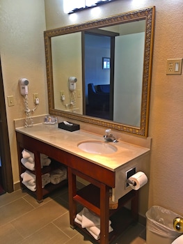 Deluxe Room, 1 King Bed, Non Smoking, Hot Tub (2-Person)