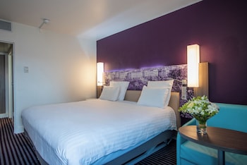 2 Adjacent Double Rooms