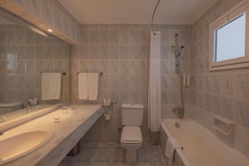 Standard Room, Garden View (Queen or Twin)