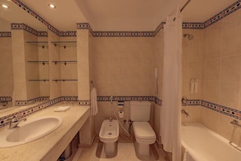 Standard Room, Partial Sea View (Queen or Twin)