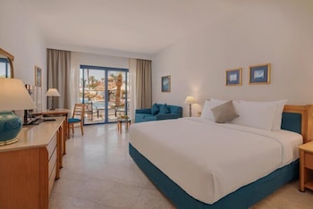 Superior Room, Pool View (Queen or Twin)