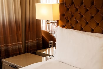 Room (Townhouse)