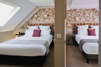 Quadruple Room, stairway access