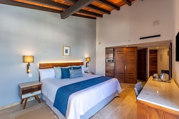 Deluxe King Bed