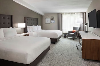 Room, 2 Queen Beds, Roll-in Shower