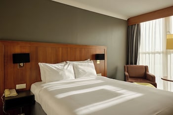 Standard Room, 1 King Bed (Walk-In Shower)