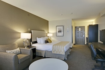 Superior Room, 1 King Bed, Pool View (Coast King with Atrium View)