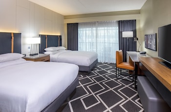 Room, 2 Queen Beds, Accessible (Roll-in Shower)
