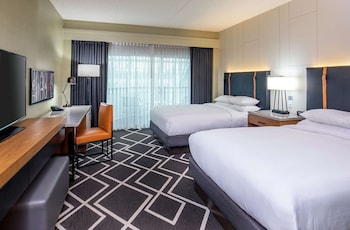 Room, 2 Queen Beds, Accessible (Roll-in Shower)