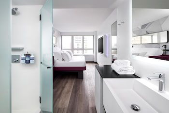 Room, 1 King Bed, Accessible (Mobility & Hearing, Roll-In Shower)