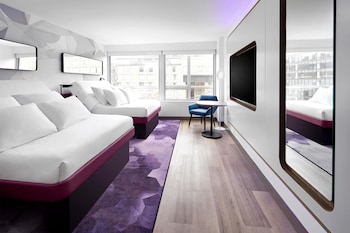 Room, 2 Queen Beds, City View (First Class)