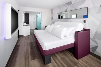 Room, 1 King Bed, Accessible (Mobility & Hearing, Roll-In Shower)