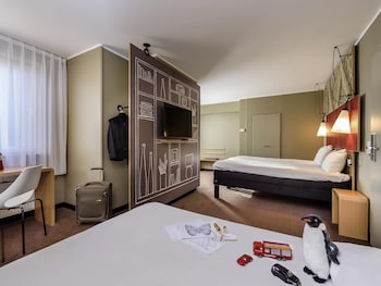 Junior Suite, Multiple Beds (Riverside)