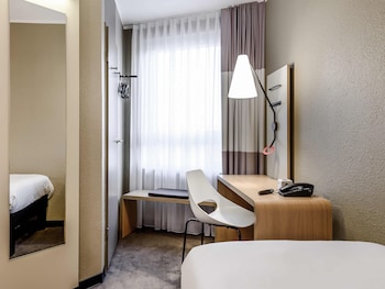 Standard Room, 1 Queen Bed