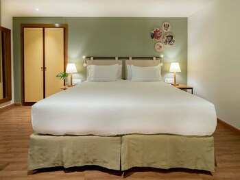 Superior Room, 1 King Bed