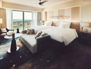 Club Room, 2 Twin Beds, Ocean View (High Floor)