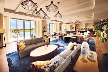Club Room, 2 Twin Beds, Ocean View (High Floor)