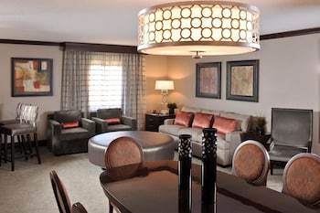 Suite, 1 King Bed, Microwave