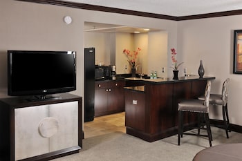 Suite, 1 King Bed, Microwave
