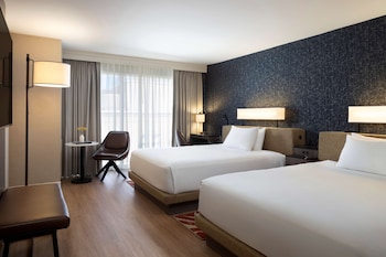 Room, 2 Queen Beds, River View