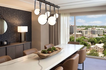 Regency, Suite