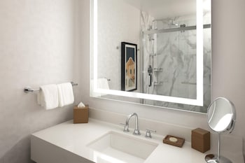 Atrium, Suite