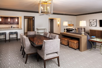 Suite, 1 Bedroom, Kitchenette (Pool View)