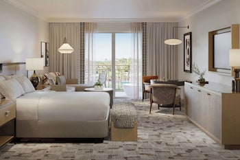 Grand Room, 1 King Bed, Pool View
