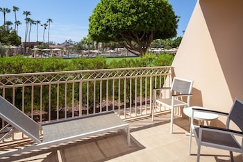 Suite, 1 Bedroom, Kitchenette (Pool View)