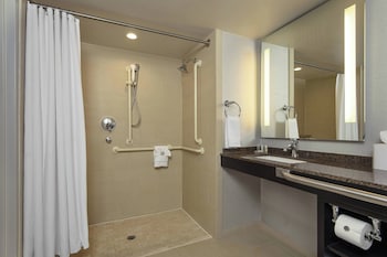 Room, 2 Queen Beds (Mobility/Hearing Access, Roll-in Shwr)