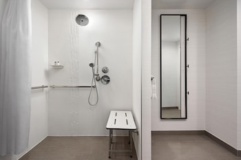 Room, 1 King Bed (Mobility Accessible, Tub)