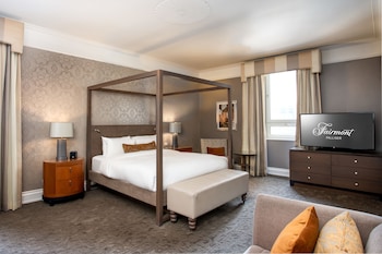 Room, 1 King Bed, Non Smoking (Fairmont Gold King)