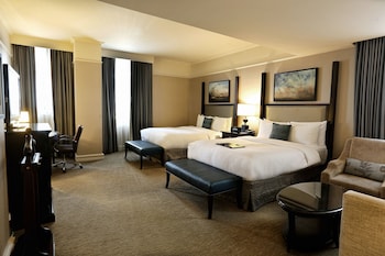 Fairmont Gold, Junior Suite, 2 Queen Beds, Non Smoking