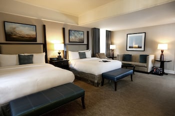 Fairmont Gold, Junior Suite, 2 Queen Beds, Non Smoking