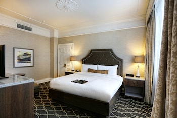 Signature Room, 1 King Bed, Non Smoking