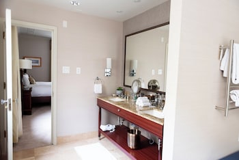 Wild Rose Suite, 1 Bedroom, City or Courtyard View