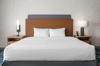 Suite, 1 King Bed, Accessible, Non Smoking