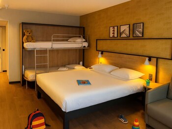 Family Room, Multiple Beds