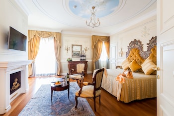 Presidential Suite, Terrace (Square View)