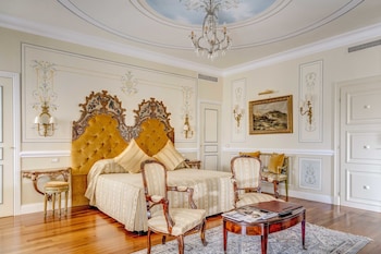 Presidential Suite, Terrace (Square View)