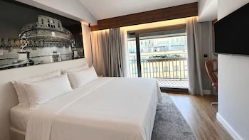 Suite, Balcony