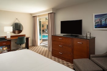 Room, 2 Queen Beds, Pool Access (Mobility/Hearing Accessible, Tub)