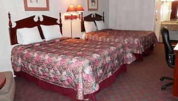 Room, Multiple Beds, Non Smoking, Refrigerator & Microwave