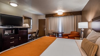 Standard Room, 1 King Bed, Non Smoking, Refrigerator & Microwave