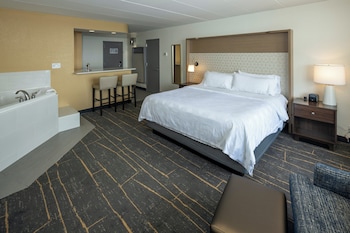 Standard Room, 1 King Bed, Jetted Tub