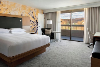 Club Room, 1 King Bed, Balcony