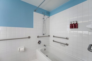 Studio, 1 Queen Bed, Accessible