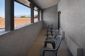 Room, 1 King Bed, Courtyard View