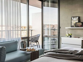 Deluxe Room, 2 Twin Beds, Balcony (2 twin and sofabed, Eiffel Tower View)