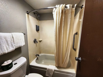 Room, 1 King Bed, Non Smoking (Refrigerator & Microwave)